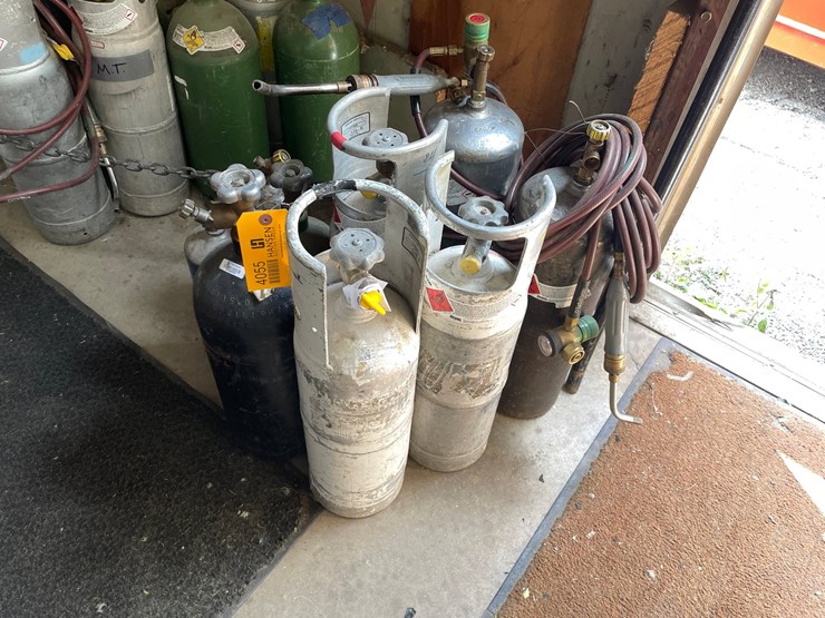 #4055-•-assorted-air-tanks-image-1