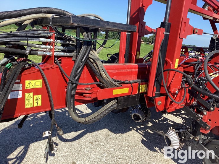 2014-case-ih-1255-image-14