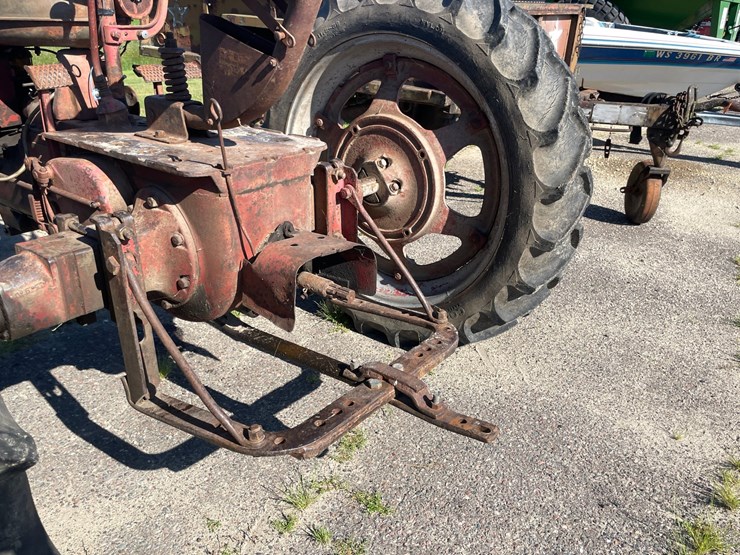 #1021-•-farmall-h-tractor-image-17