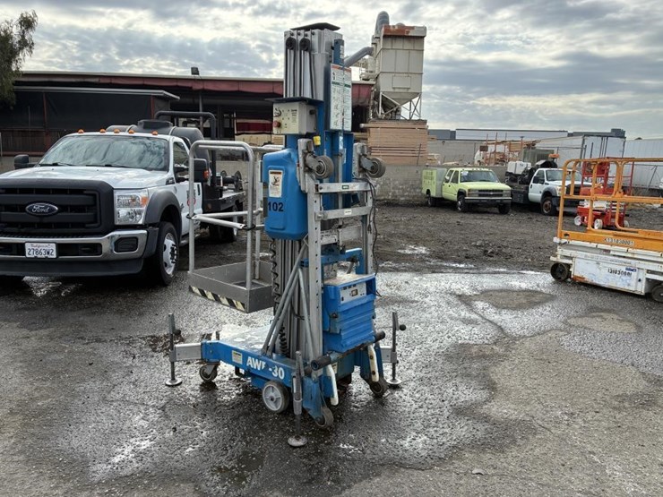 1995-genie-amp-30-man-lift-image-4