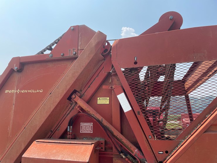 new-holland-851-image-15