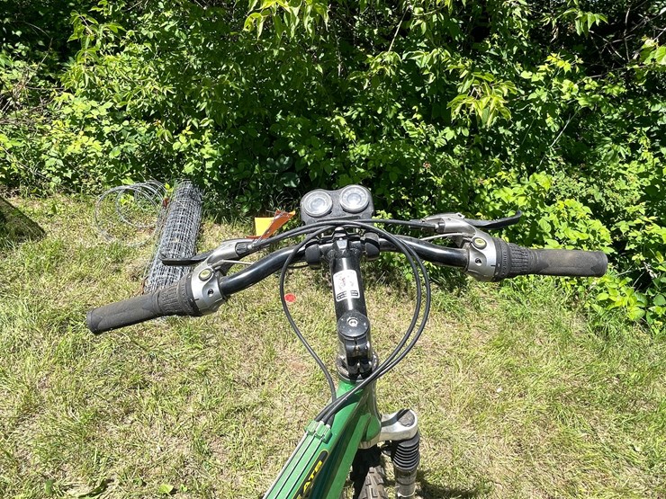 #3301-•-john-deere-aluminum-adventure-ats-bike-image-16
