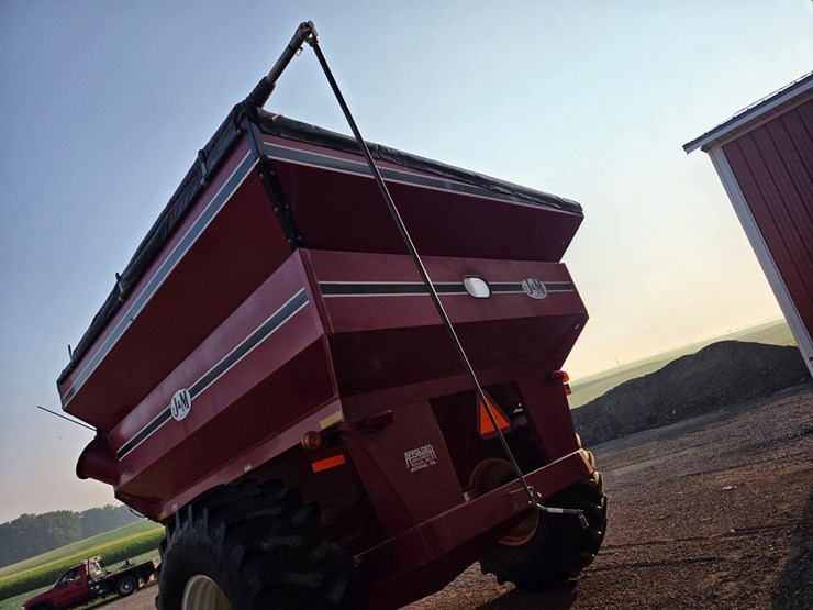 j&m-620-grain-cart-image-19