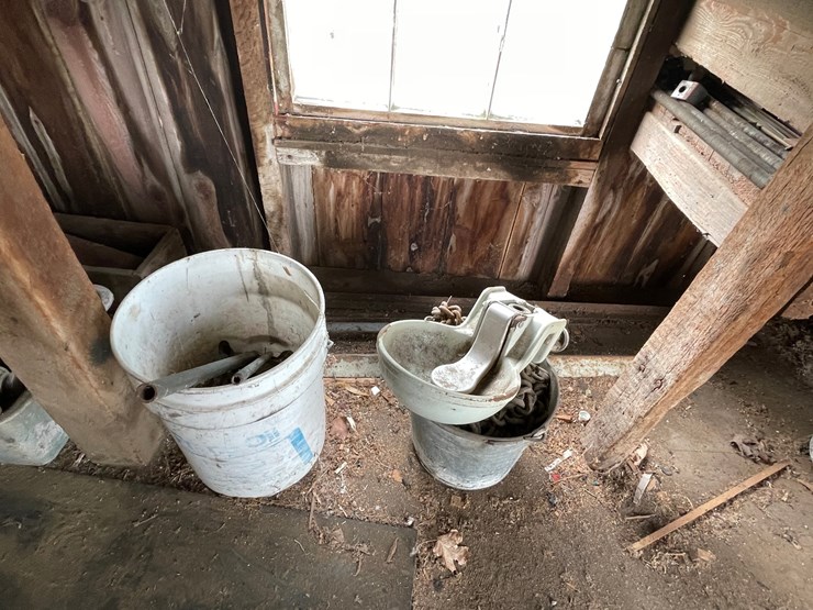 #2336-•-everything-under-workbench-image-2