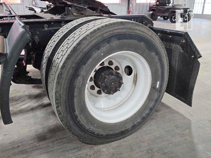 2017-international-durastar-4400-image-23