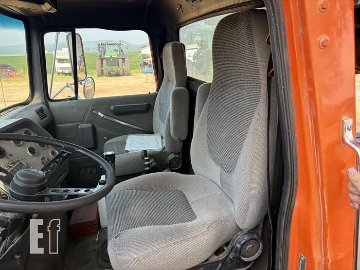 1996-ford-lt9000-image-28