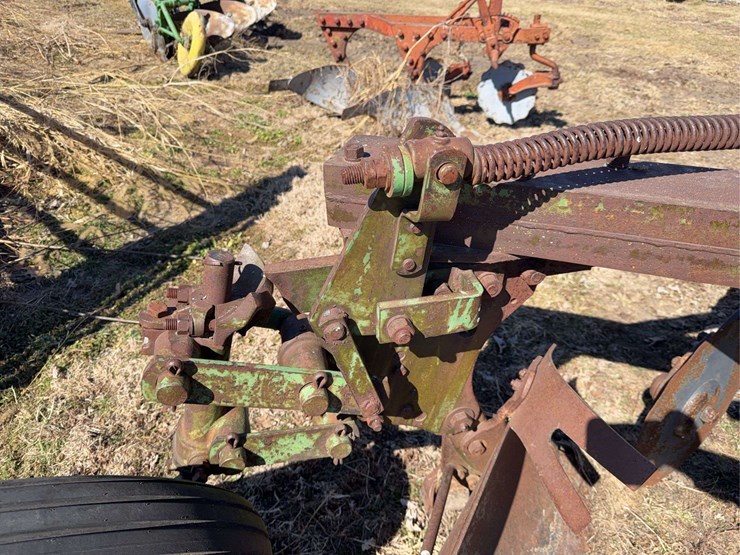 john-deere-pull-type-three-bottom-plow-image-25