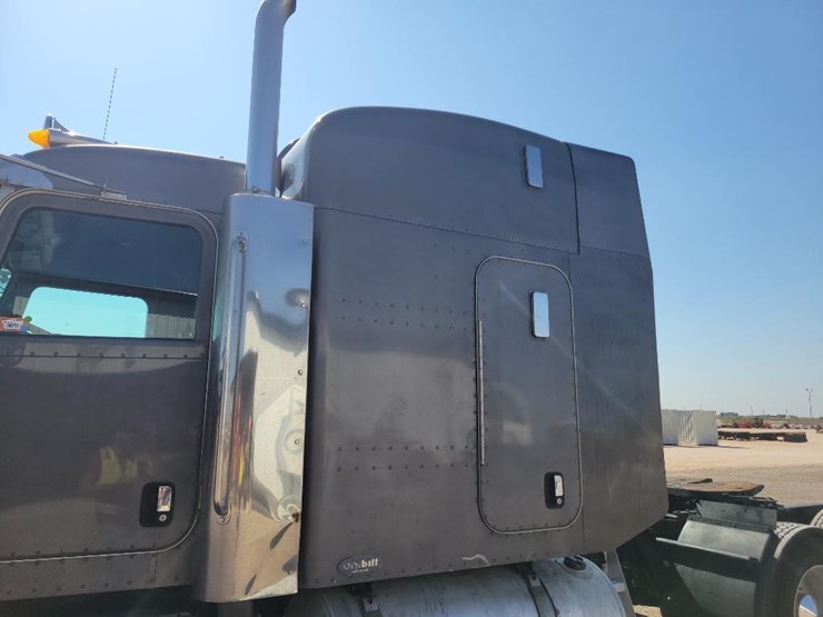 2006-peterbilt-379-image-12