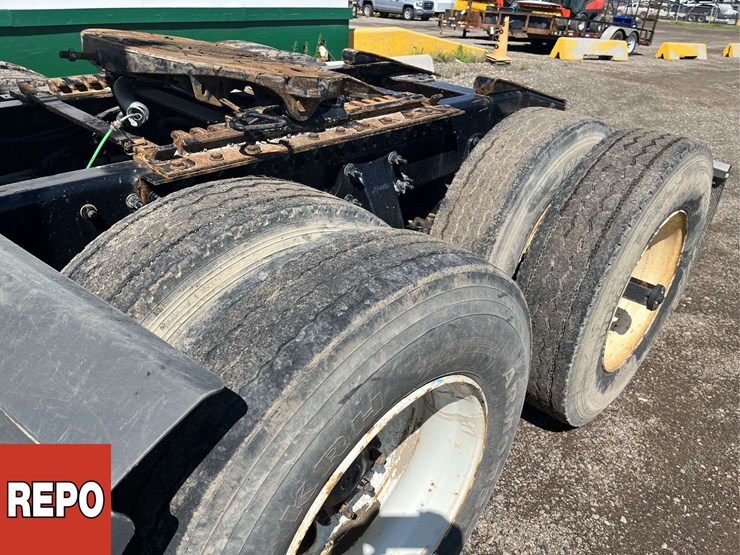 2021-freightliner-cascadia-t/a-sleeper-tractor-image-8