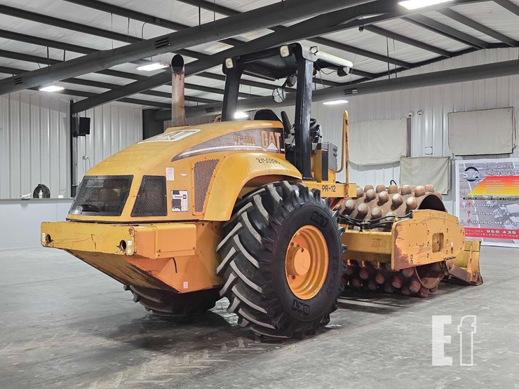 2004-caterpillar-cp-563e-image-3