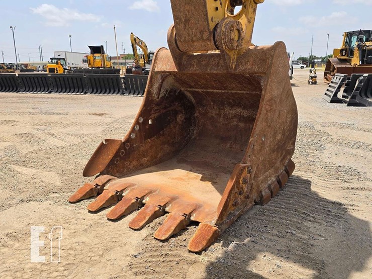 2017-caterpillar-349fl-image-9