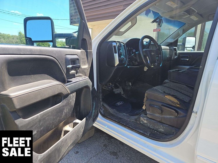 2015-chevrolet-silverado-2500hd-image-17