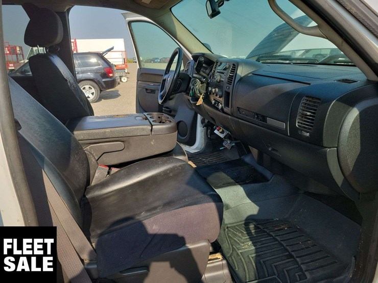 2013-chevrolet-silverado-3500hd-lt-image-44