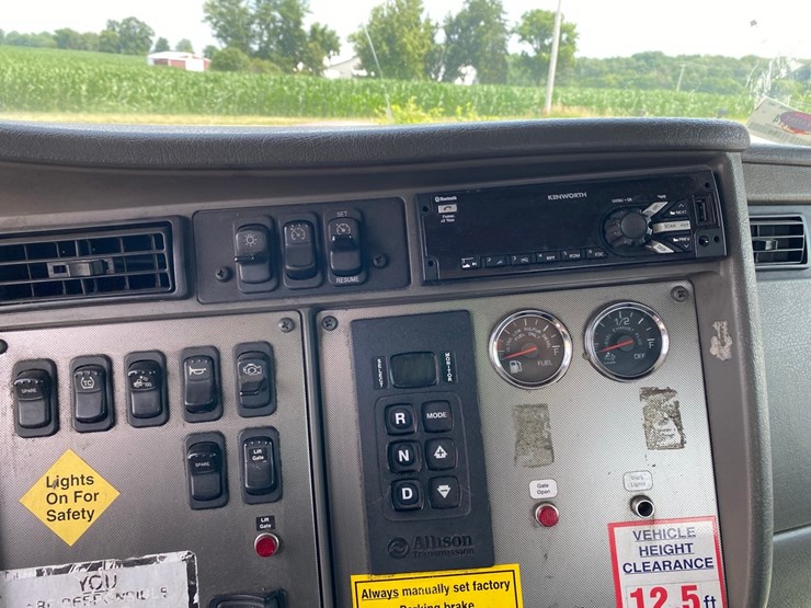 2014-kenworth-t370-bottle-gas-truck-image-57