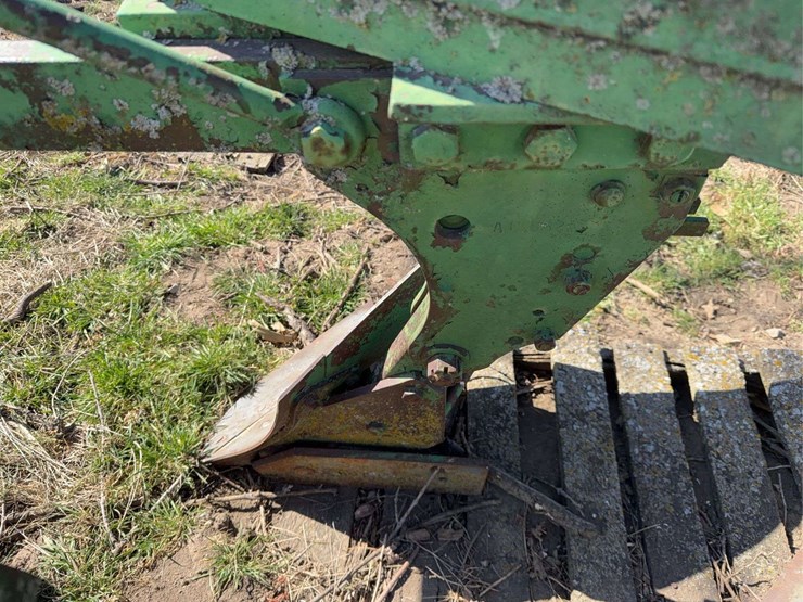 john-deere-three-point-three-bottom-plow-image-21
