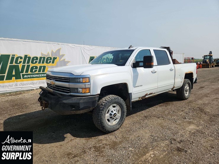 2015-chevrolet-silverado-2500hd-image-1