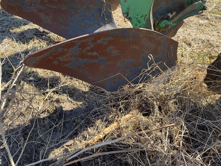 john-deere-three-point-four-bottom-plow-image-14