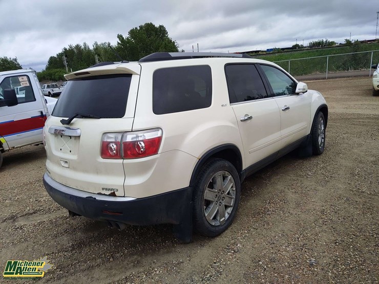 2010-gmc-acadia-image-3
