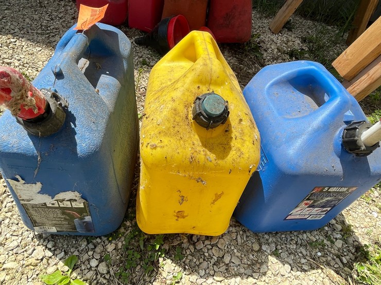 #3340-•-(3)-fuel-cans-image-9