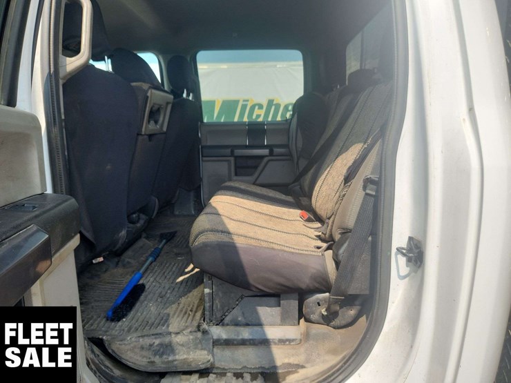 2021-ford-f550-image-15