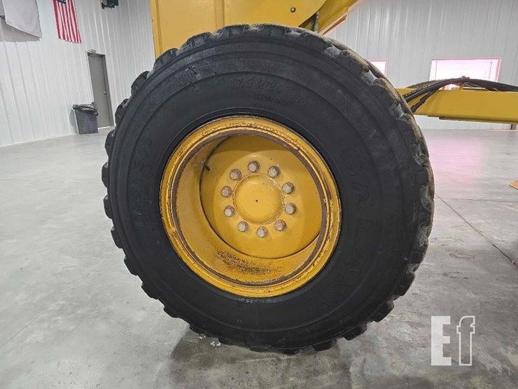 2011-caterpillar-140m2-image-25