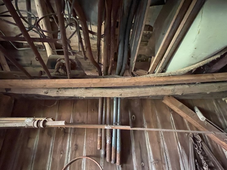 #2341-•-all-contents-in-rafters-image-7