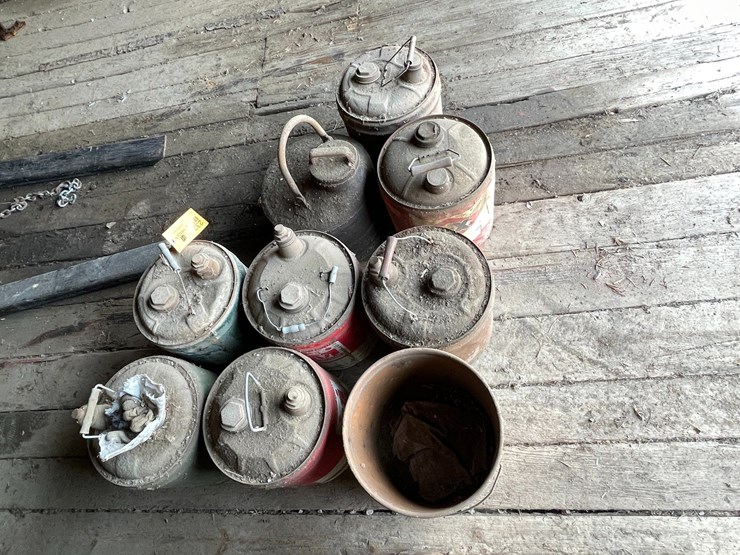 #2329-•-vintage-oil-cans-image-1