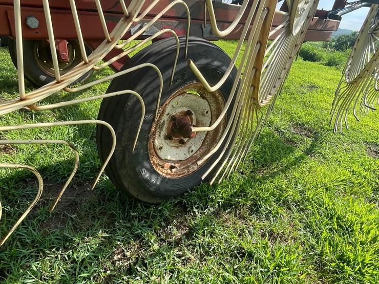 #1029-•-h&s-(12)-wheel-rake-image-22