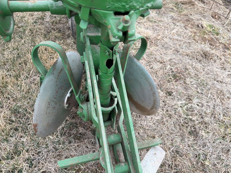 john-deere-two-row-pull-type-planter-image-20