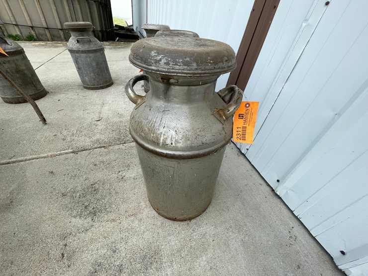 #2311-•-superior-milk-can-with-lid-image-1