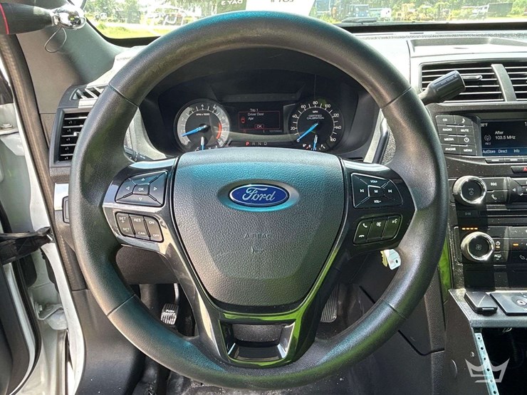 2018-ford-explorer-image-13