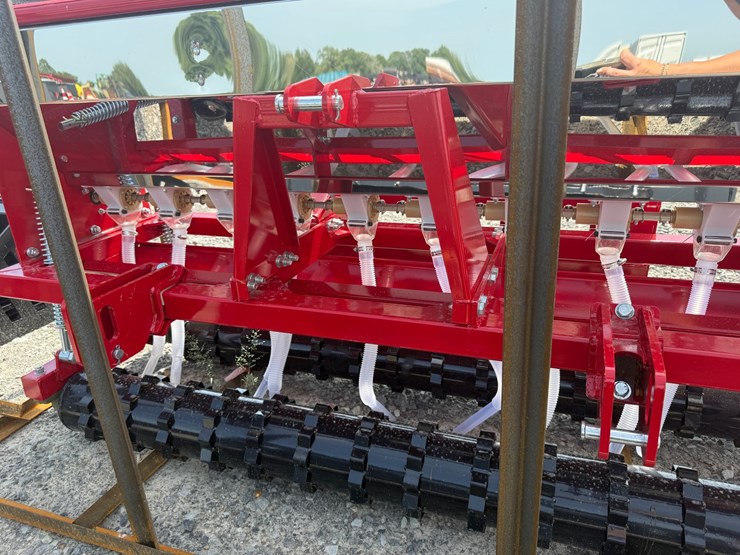 #2008-•-unused-agt-stsd10-skid-steer-seeder-stsd10260107580-inv#51813-image-5