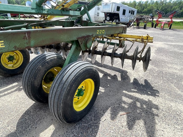 john-deere-220-image-27
