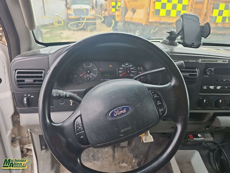 2006-ford-f550-image-36