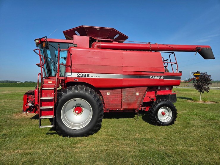 cih-2388-axial-flow-combine-image-2