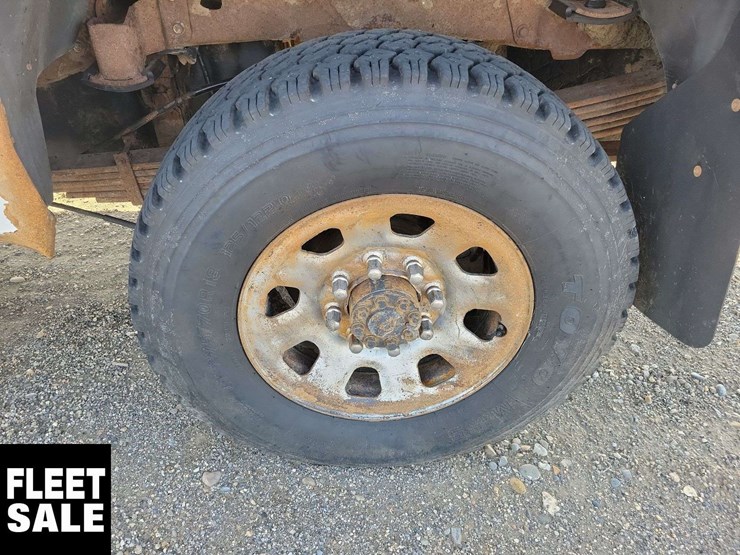 2013-chevrolet-silverado-3500hd-lt-image-10