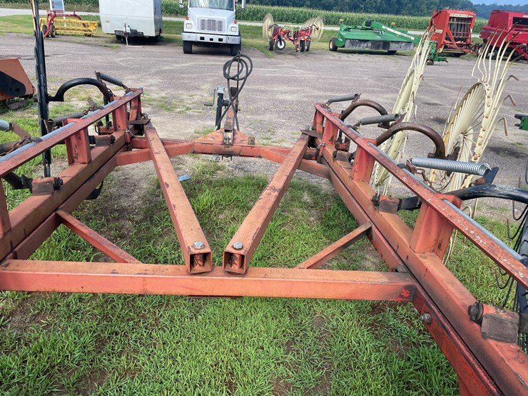 #1029-•-h&s-(12)-wheel-rake-image-15