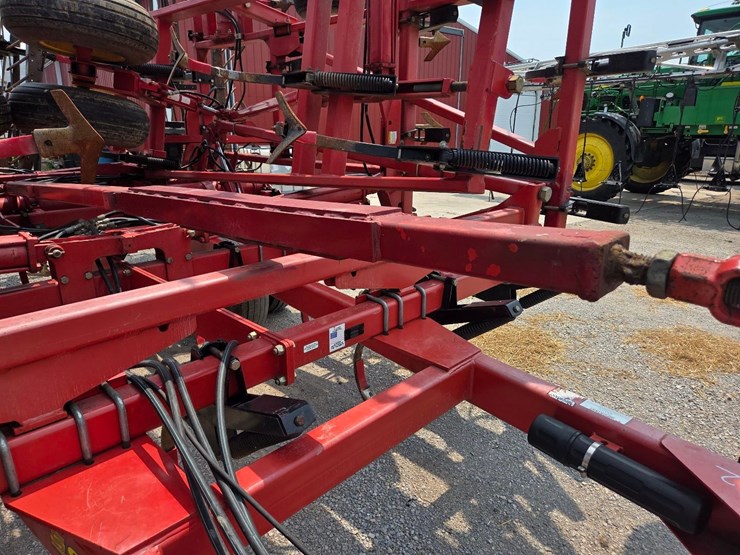 44'-sunflower-5055-44-field-cultivator-image-56