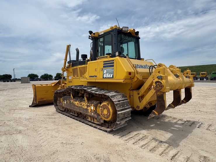 komatsu-d65ex-18-image-7