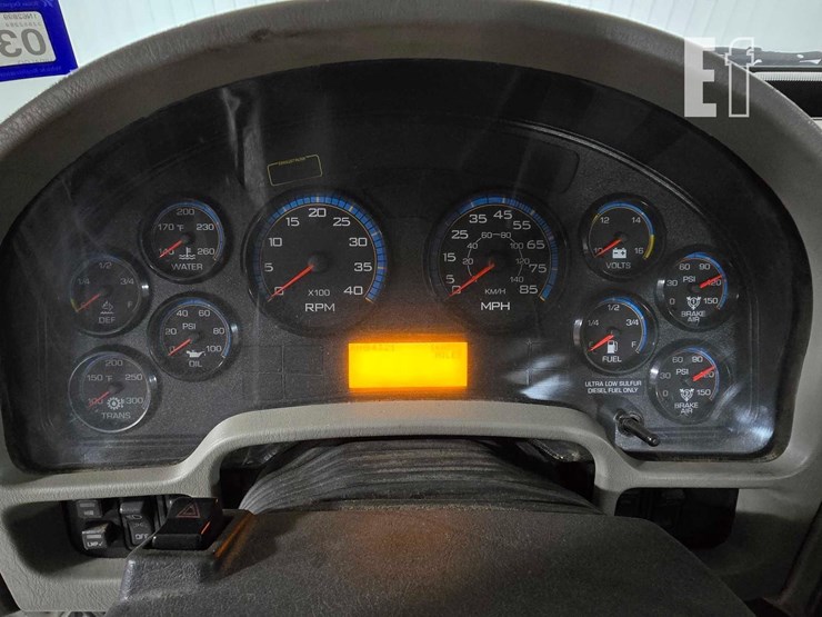 2017-international-durastar-4400-image-12