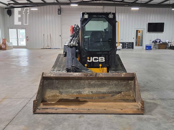 2022-jcb-3ts-8t-image-7