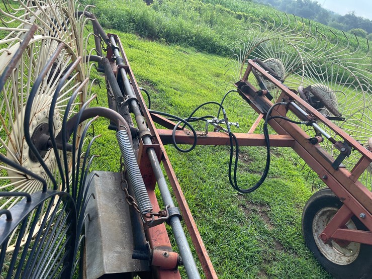 #1029-•-h&s-(12)-wheel-rake-image-18