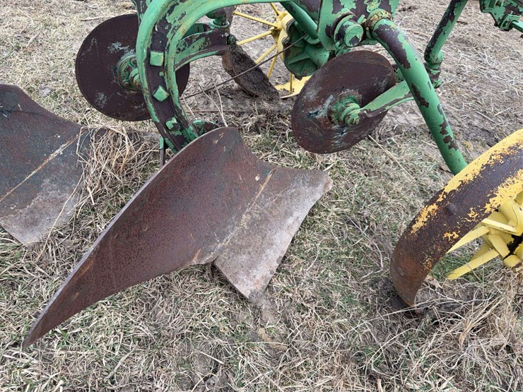 john-deere-pull-type-two-bottom-plow-image-15