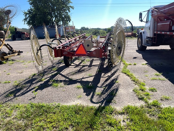 #1028-•-h&s-(12)-wheel-rake-image-6