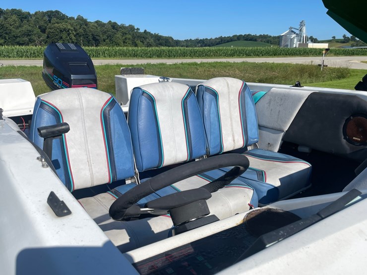 #1019-•-bayliner-capri-boat-on-escort-trailer-(no-title,-for-parts)-image-19
