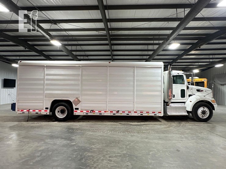2015-peterbilt-337-image-6