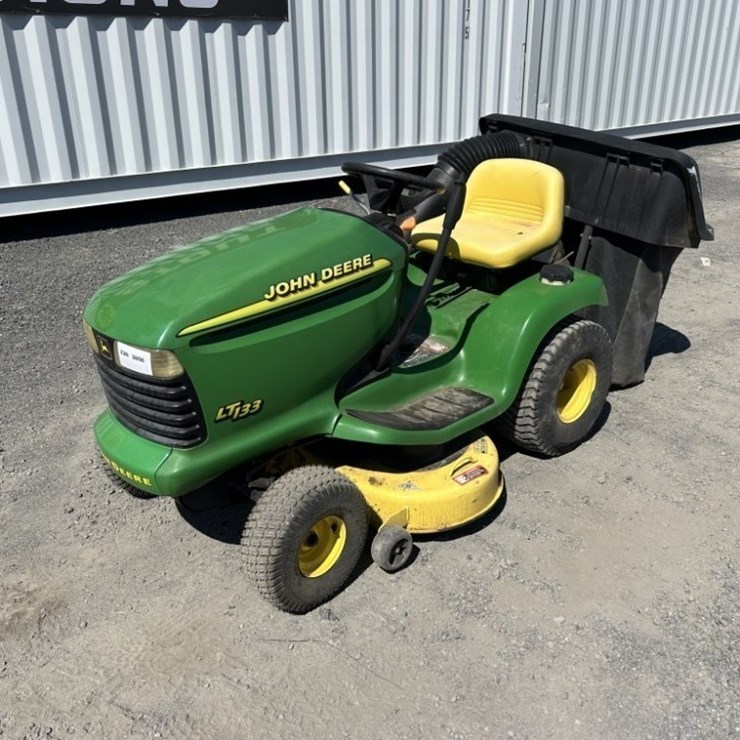2001 JOHN DEERE LT133