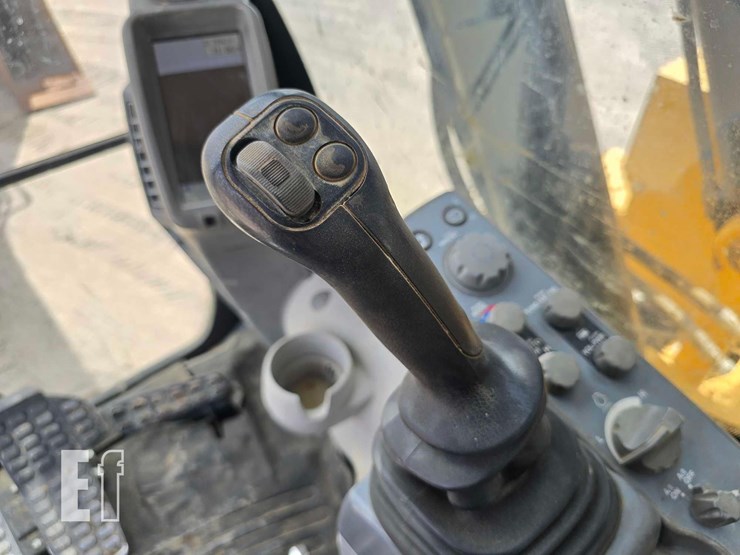 2018-deere-245g-lc-image-18