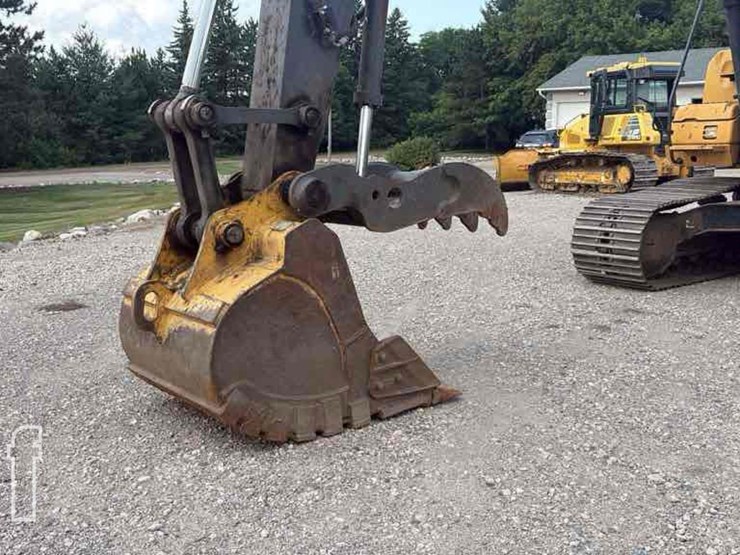 2013-deere-160g-lc-image-11