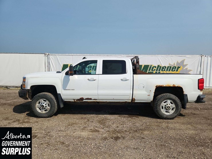 2015-chevrolet-silverado-2500hd-image-3